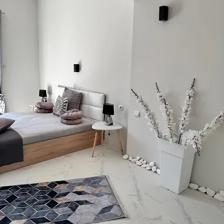 F & B Collection - Skiathos - Kanapitsa- Diamanti *