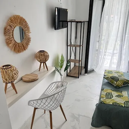 F & B Collection - Skiathos - Kanapitsa- Diamanti * Kolios