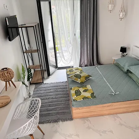 F & B Collection - Skiathos - Kanapitsa- Diamanti