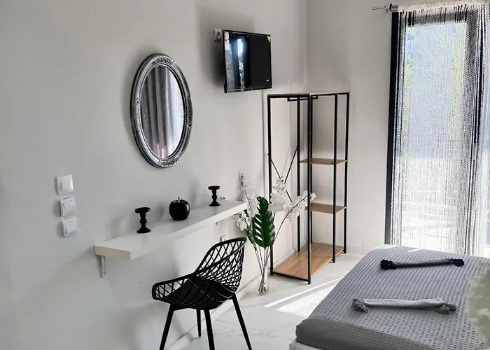 F & B Collection - Skiathos - Kanapitsa- Diamanti Kolios