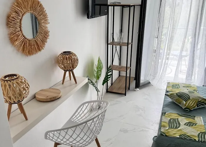 F & B Collection - Skiathos - Kanapitsa- Diamanti * Kolios