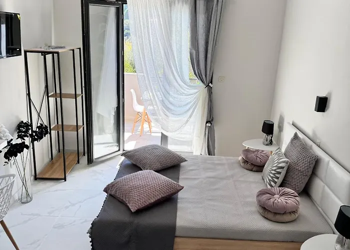 F & B Collection - Skiathos - Kanapitsa- Diamanti *