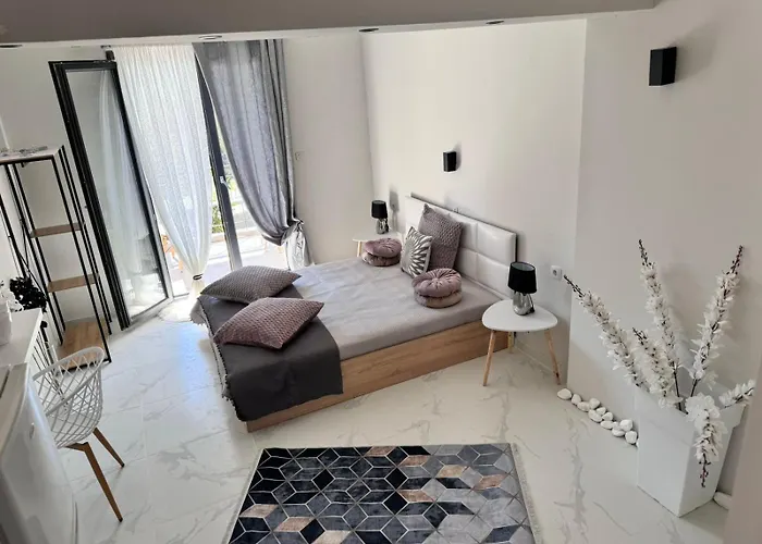 F & B Collection - Skiathos - Kanapitsa- Diamanti