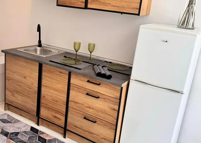 F & B Collection - Skiathos - Kanapitsa- Diamanti * Kolios