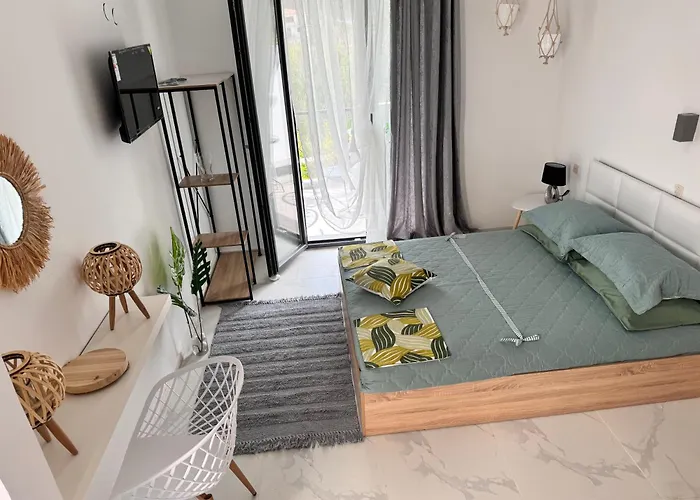 F & B Collection - Skiathos - Kanapitsa- Diamanti