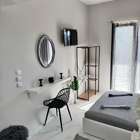 F & B Collection - Skiathos - Kanapitsa- Diamanti Kolios