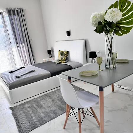 F & B Collection - Skiathos - Kanapitsa- Diamanti * Kolios