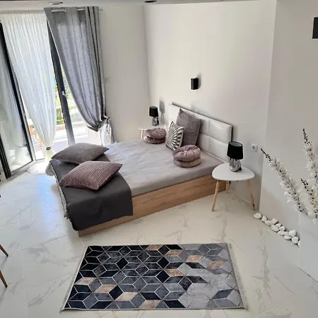 F & B Collection - Skiathos - Kanapitsa- Diamanti Apartment Kolios